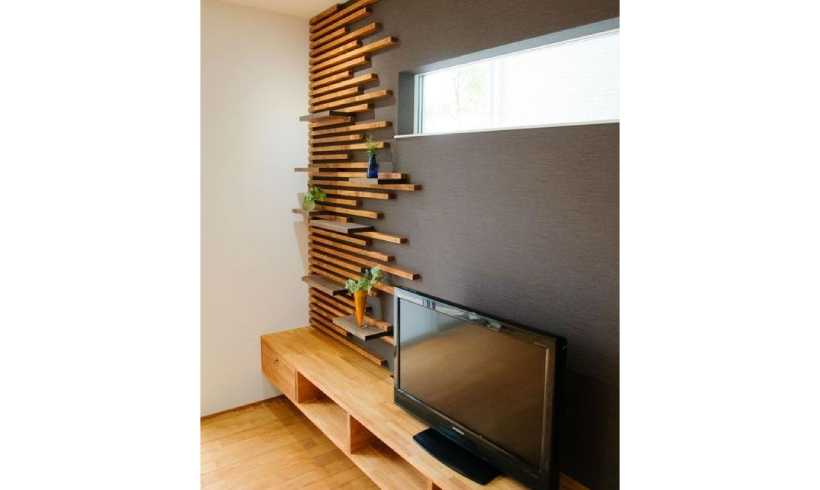 دیوار چوبی پشت تلویزیون