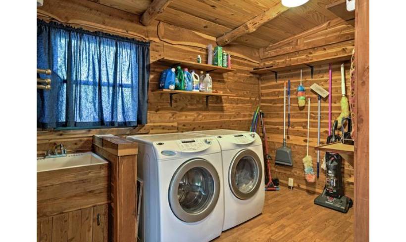 اتاق ماشین لباسشویی در انبار