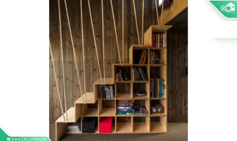 طرح کتابخانه زیر پله ای کوچک و شیک چوبی