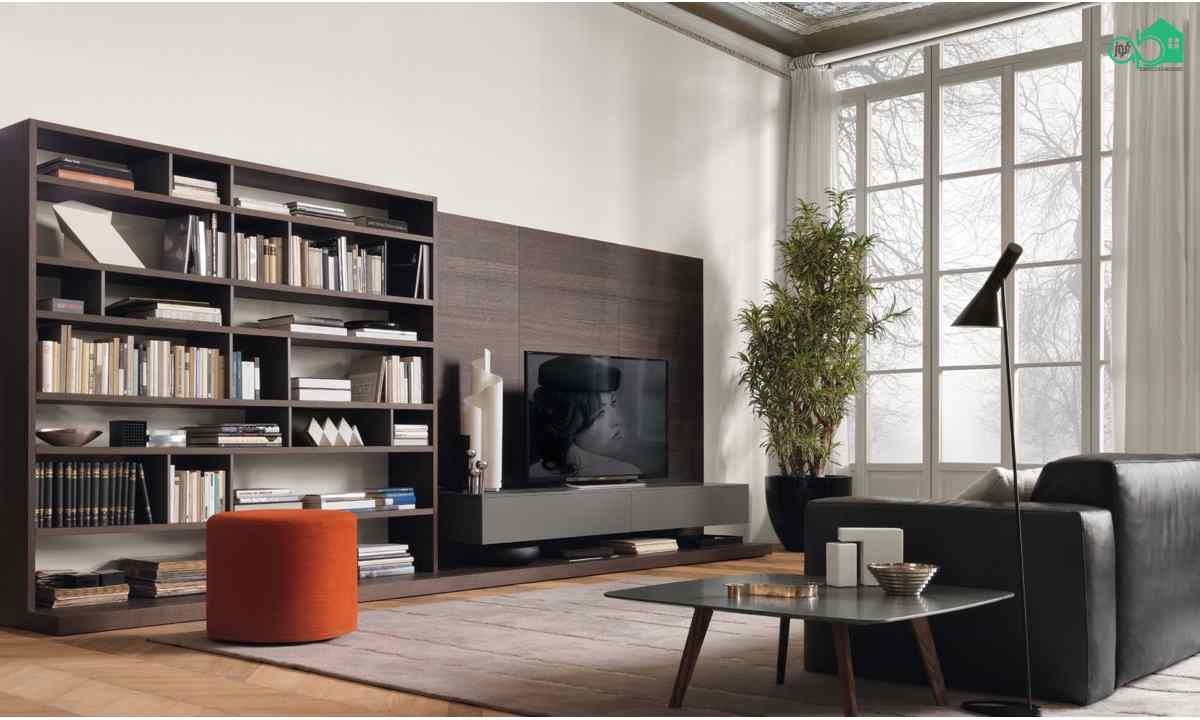 نمای پشت تلویزیون با ترکیب چوب و قفسه کتاب