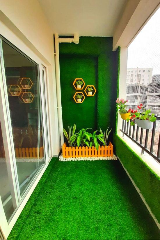 باغچه جعبه ای در بالکن کوچک